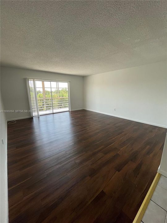 В аренду: $1,900 (2 спален, 2 ванн, 1220 Квадратных фут)