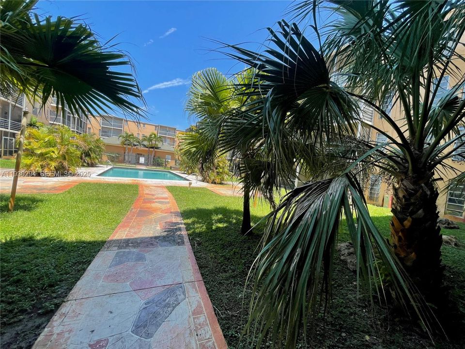 В аренду: $1,900 (2 спален, 2 ванн, 1220 Квадратных фут)