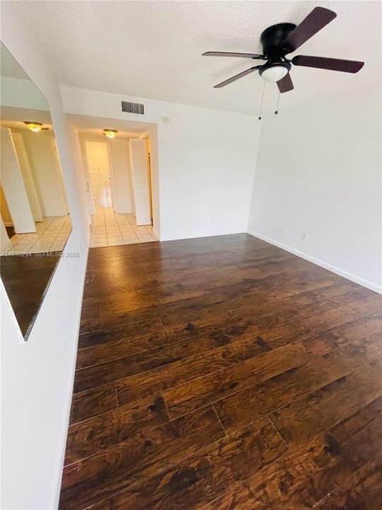 В аренду: $1,900 (2 спален, 2 ванн, 1220 Квадратных фут)