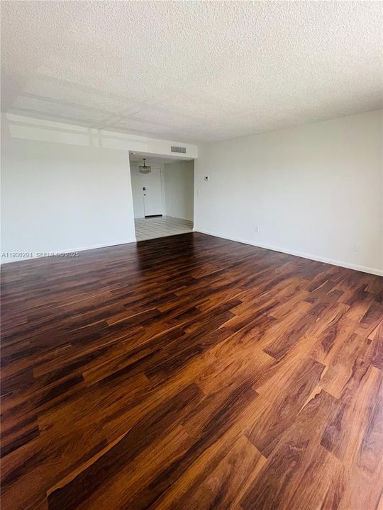 В аренду: $1,900 (2 спален, 2 ванн, 1220 Квадратных фут)