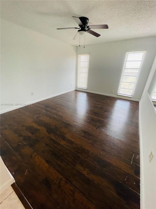 В аренду: $1,900 (2 спален, 2 ванн, 1220 Квадратных фут)