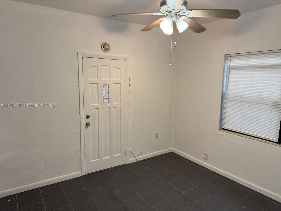 В аренду: $2,100 (1 спален, 1 ванн, 888 Квадратных фут)