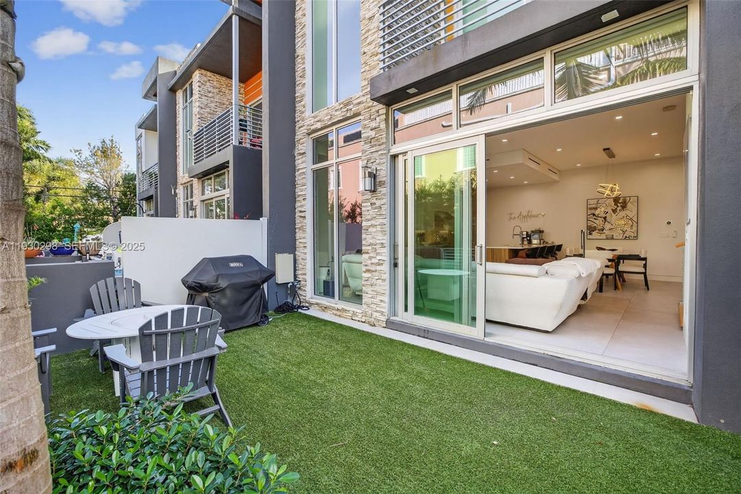 待售: $1,175,000 (3 贝兹, 3 浴室, 1981 平方英尺)