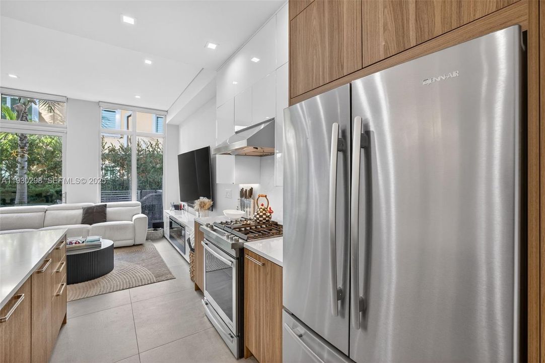 待售: $1,175,000 (3 贝兹, 3 浴室, 1981 平方英尺)