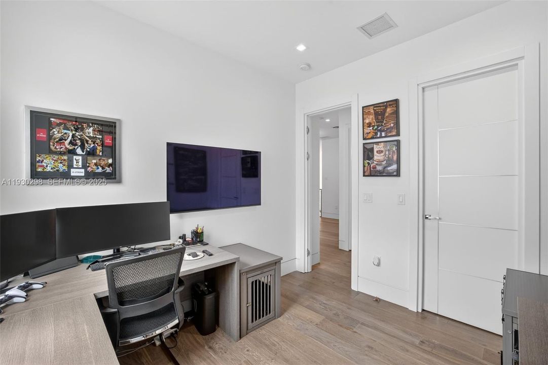 待售: $1,175,000 (3 贝兹, 3 浴室, 1981 平方英尺)