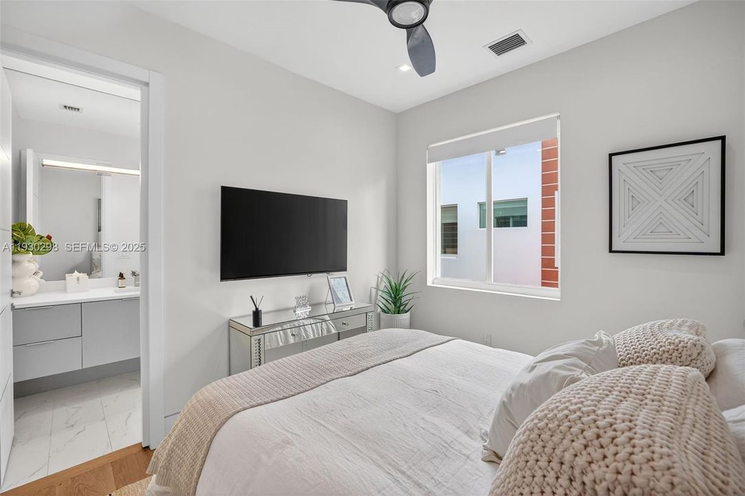 待售: $1,175,000 (3 贝兹, 3 浴室, 1981 平方英尺)