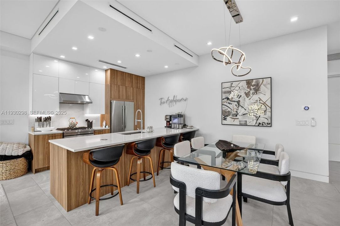 待售: $1,175,000 (3 贝兹, 3 浴室, 1981 平方英尺)