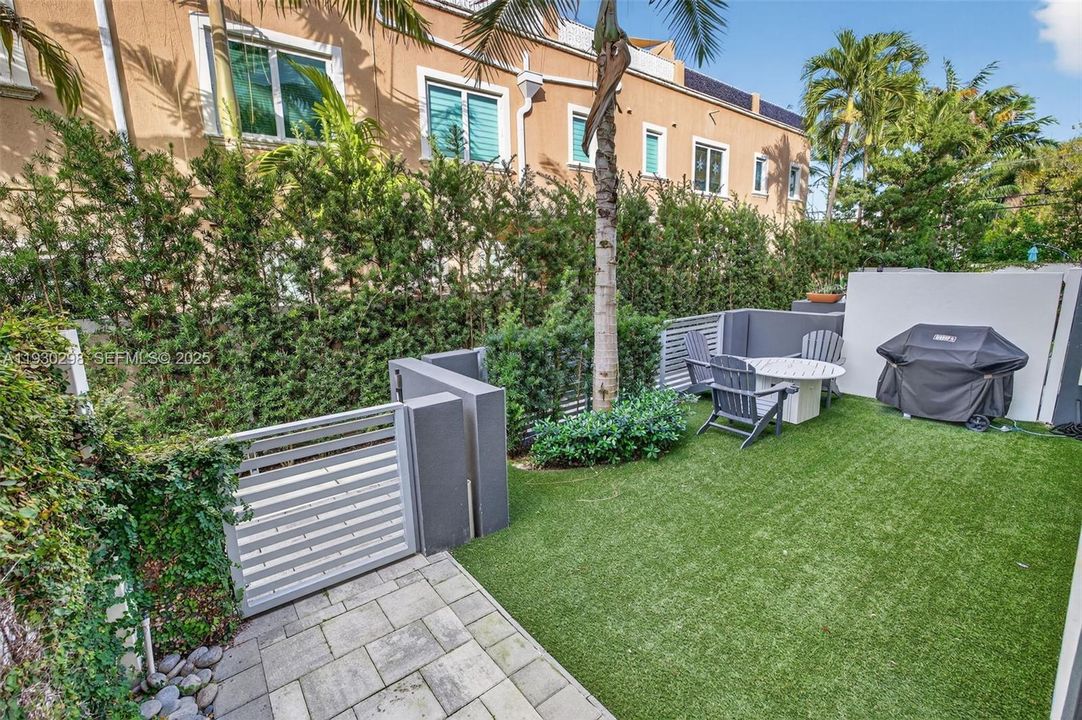 待售: $1,175,000 (3 贝兹, 3 浴室, 1981 平方英尺)