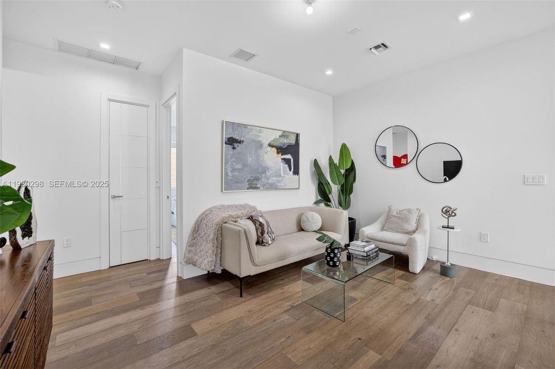 待售: $1,175,000 (3 贝兹, 3 浴室, 1981 平方英尺)