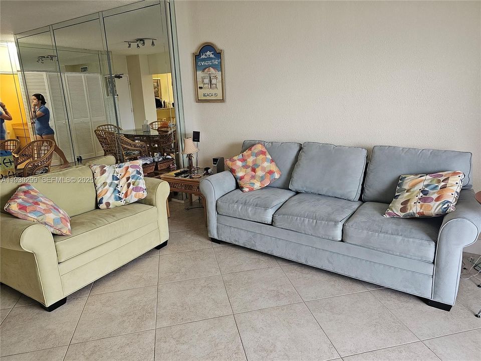 出租: $3,300 (1 贝兹, 1 浴室, 870 平方英尺)