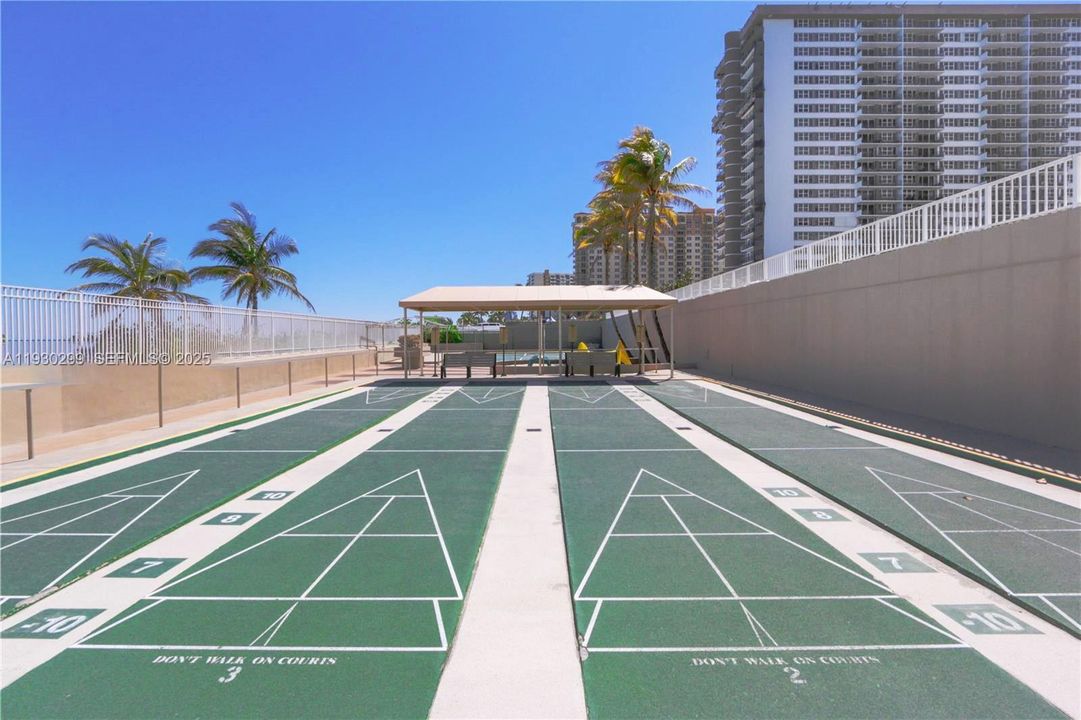 出租: $3,300 (1 贝兹, 1 浴室, 870 平方英尺)