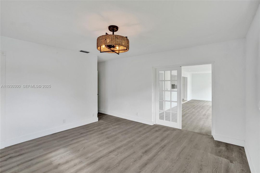 待售: $365,000 (2 贝兹, 2 浴室, 1587 平方英尺)