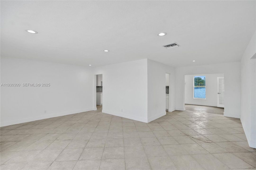 待售: $365,000 (2 贝兹, 2 浴室, 1587 平方英尺)