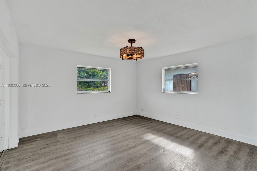 待售: $365,000 (2 贝兹, 2 浴室, 1587 平方英尺)