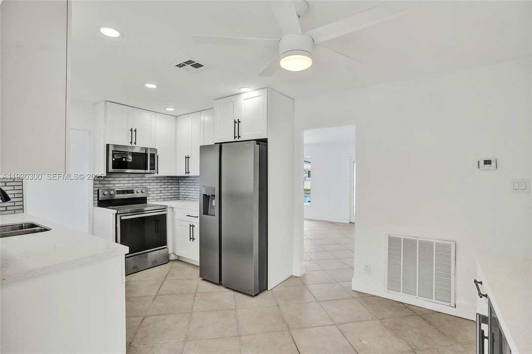 待售: $365,000 (2 贝兹, 2 浴室, 1587 平方英尺)