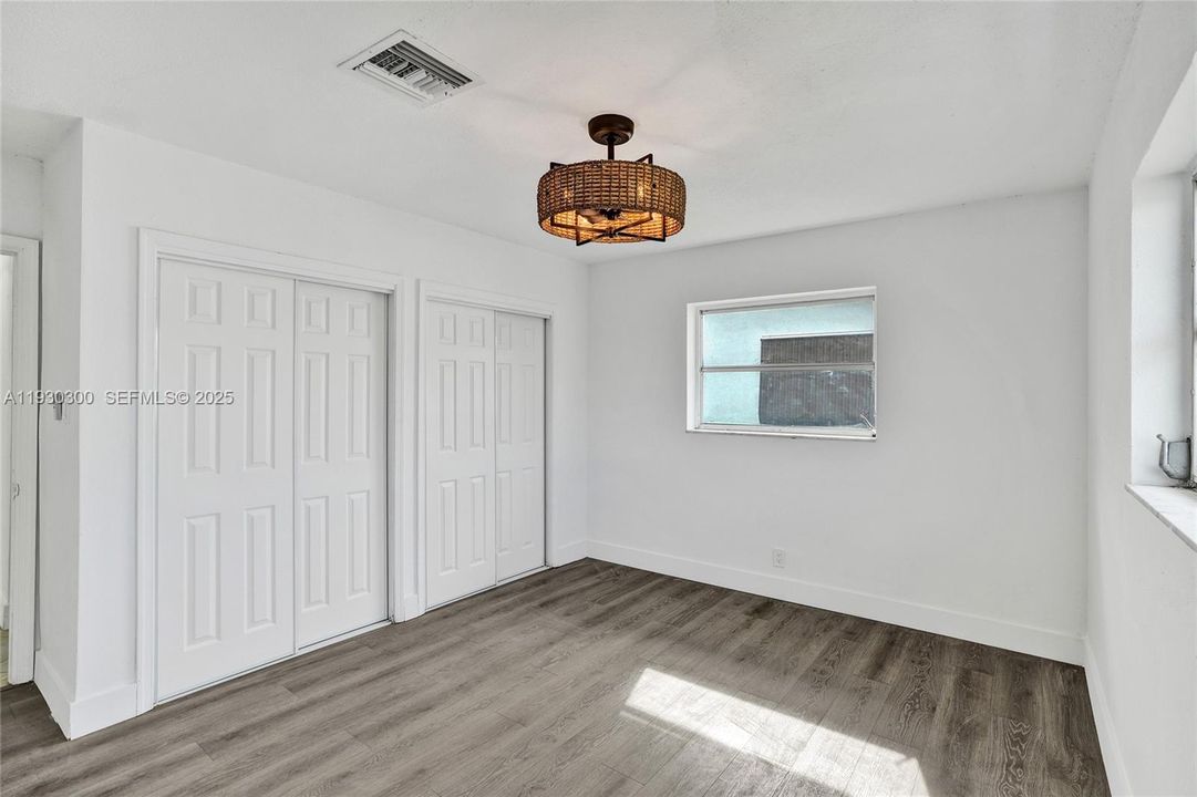 待售: $365,000 (2 贝兹, 2 浴室, 1587 平方英尺)