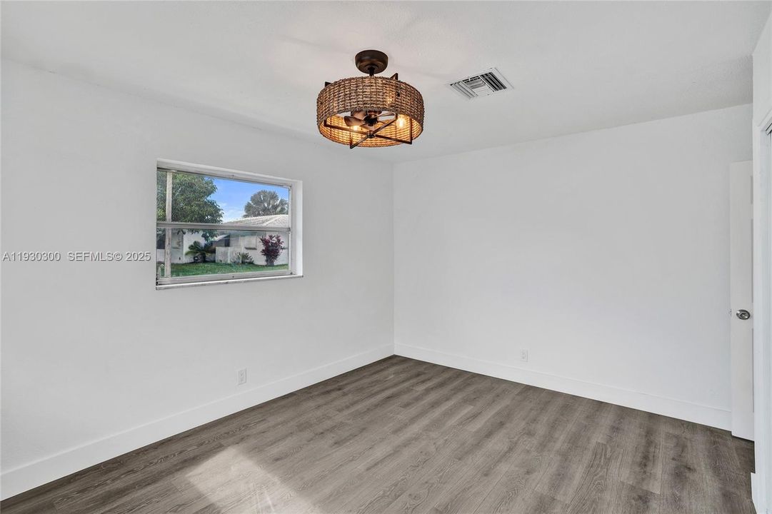 待售: $365,000 (2 贝兹, 2 浴室, 1587 平方英尺)