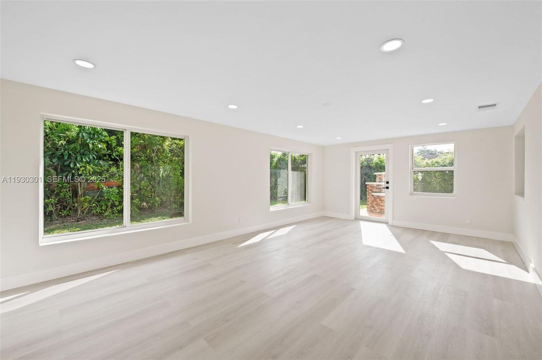 For Sale: $767,000 (3 beds, 2 baths, 1654 Square Feet)