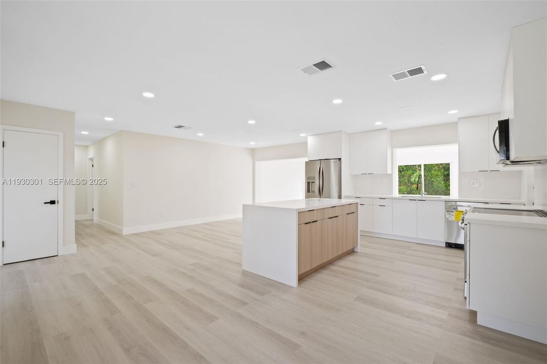 For Sale: $767,000 (3 beds, 2 baths, 1654 Square Feet)