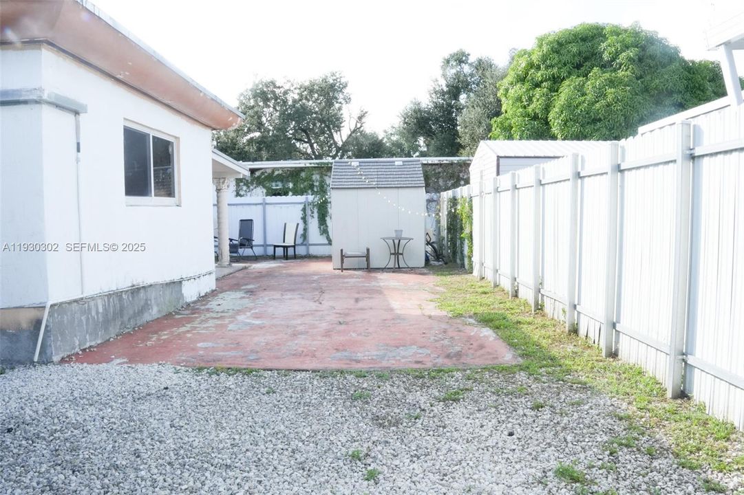 For Sale: $699,999 (4 beds, 3 baths, 1718 Square Feet)