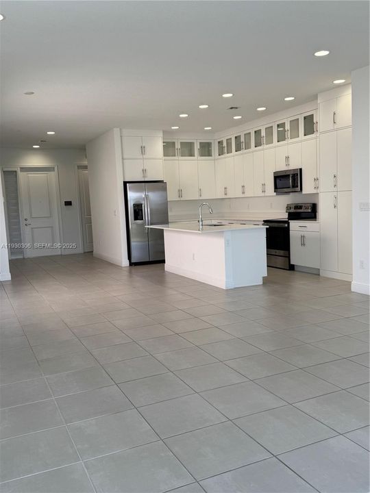 For Rent: $4,200 (3 beds, 2 baths, 2110 Square Feet)