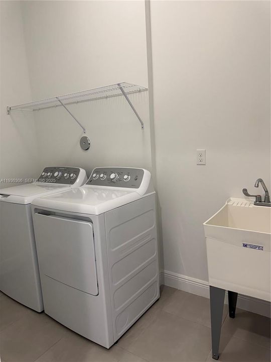 For Rent: $4,200 (3 beds, 2 baths, 2110 Square Feet)