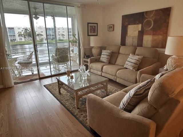 待售: $299,000 (2 贝兹, 2 浴室, 1144 平方英尺)