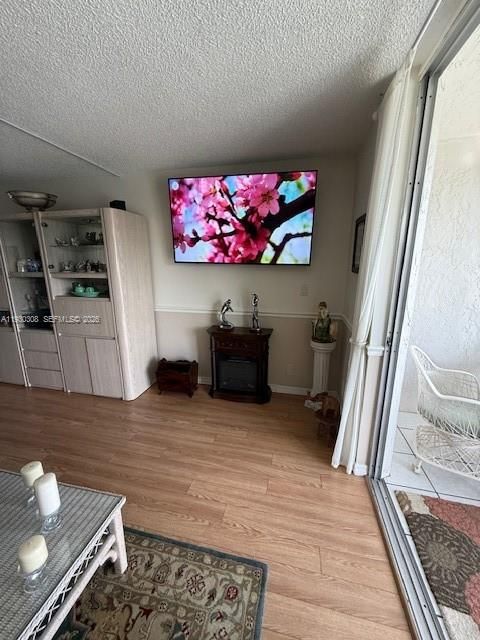 На продажу: $299,000 (2 спален, 2 ванн, 1144 Квадратных фут)