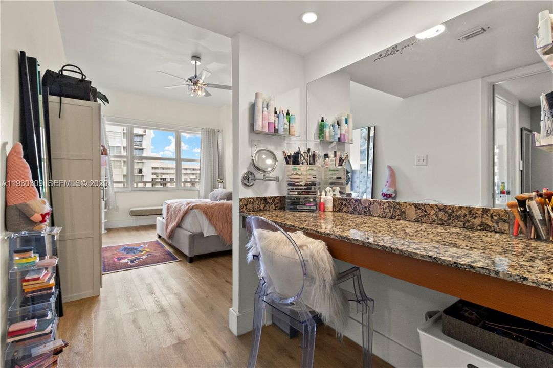 出租: $2,900 (0 贝兹, 0 浴室, 1565 平方英尺)