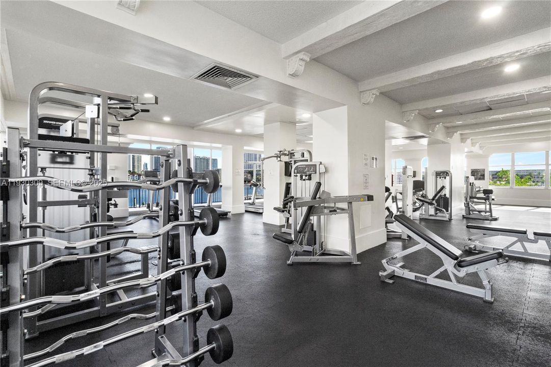 出租: $2,900 (0 贝兹, 0 浴室, 1565 平方英尺)