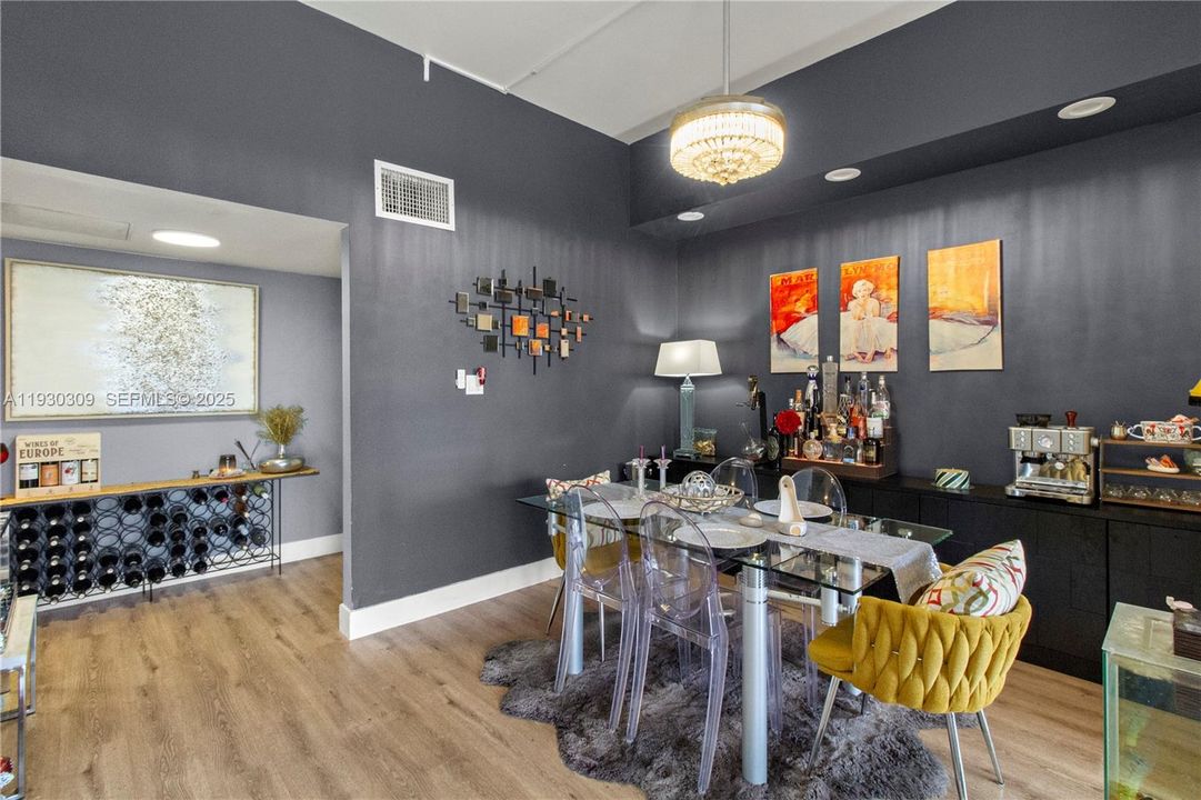 出租: $2,900 (0 贝兹, 0 浴室, 1565 平方英尺)