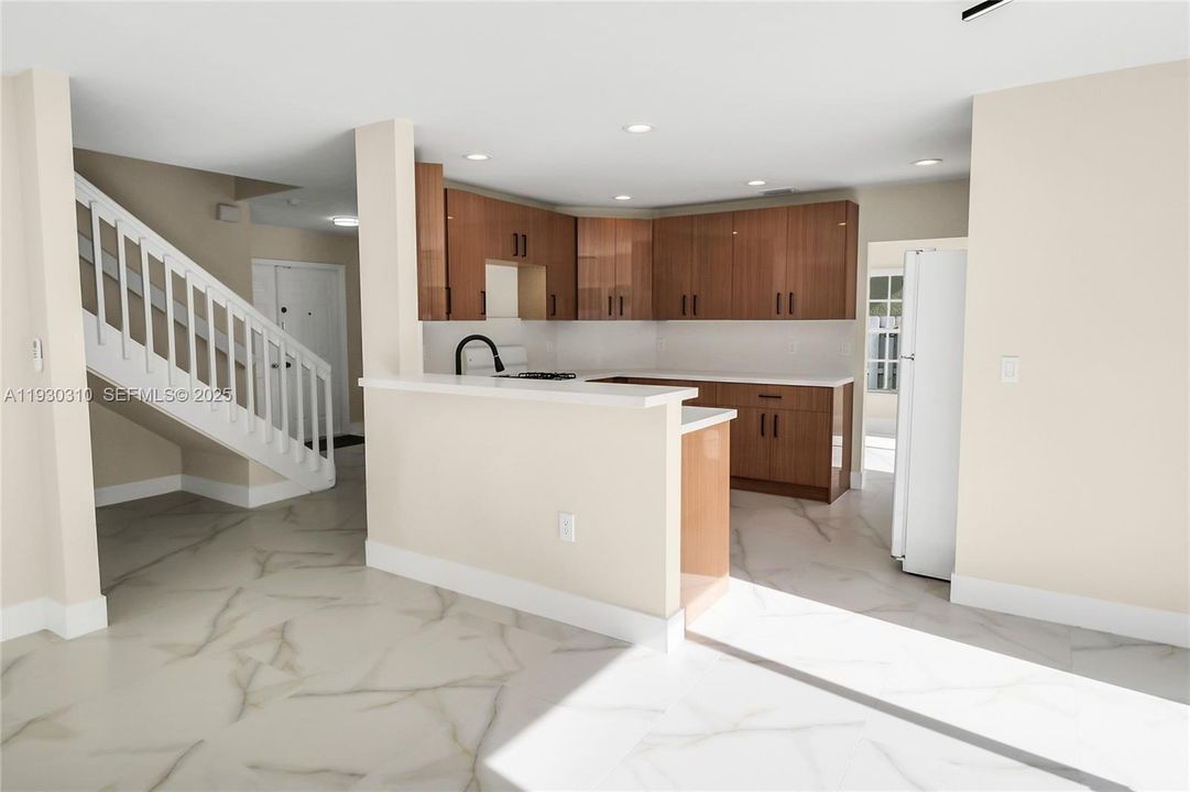 待售: $799,900 (4 贝兹, 2 浴室, 2622 平方英尺)