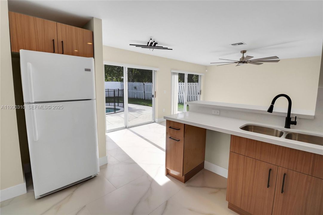 待售: $799,900 (4 贝兹, 2 浴室, 2622 平方英尺)