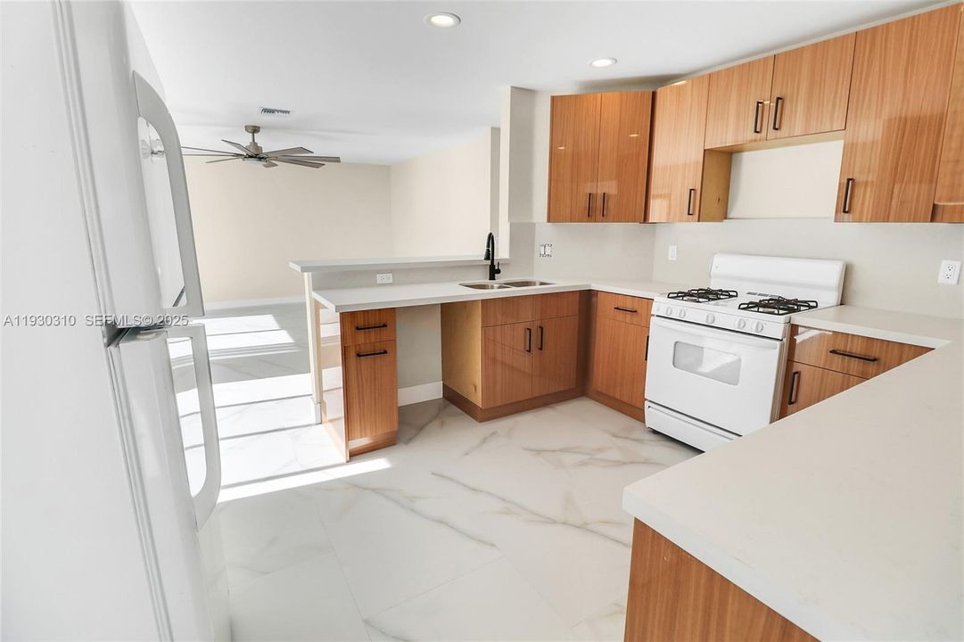 待售: $799,900 (4 贝兹, 2 浴室, 2622 平方英尺)