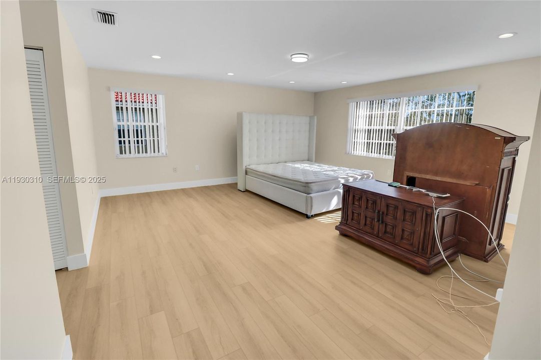 待售: $799,900 (4 贝兹, 2 浴室, 2622 平方英尺)