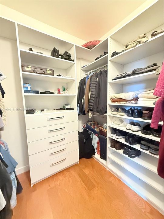 En Venta: $865,000 (4 camas, 3 baños, 3330 Pies cuadrados)