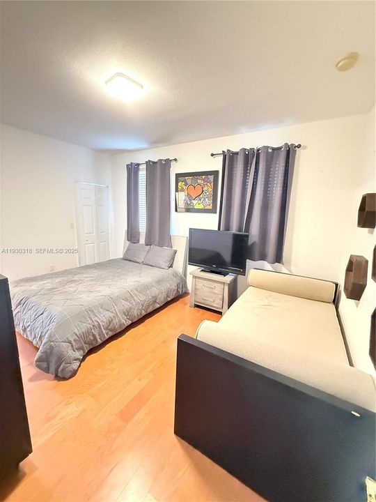 En Venta: $865,000 (4 camas, 3 baños, 3330 Pies cuadrados)