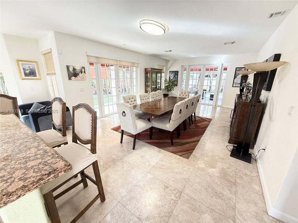 En Venta: $865,000 (4 camas, 3 baños, 3330 Pies cuadrados)