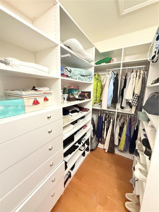 En Venta: $865,000 (4 camas, 3 baños, 3330 Pies cuadrados)