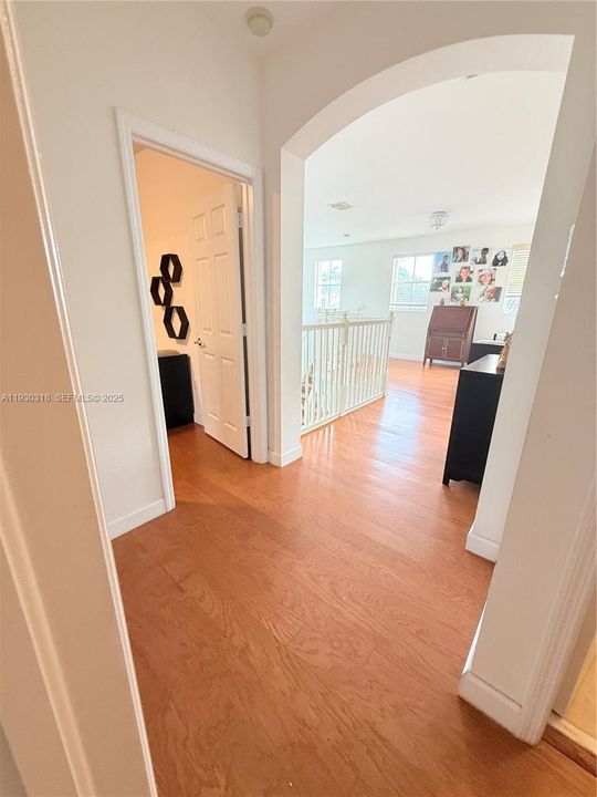 En Venta: $865,000 (4 camas, 3 baños, 3330 Pies cuadrados)