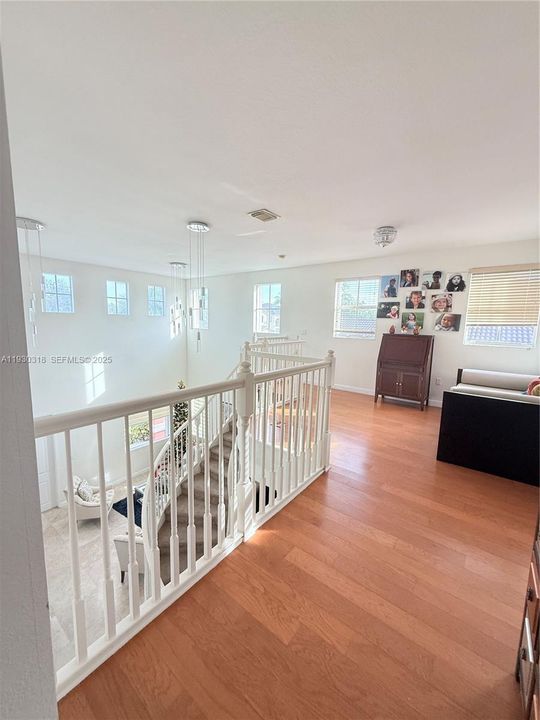 En Venta: $865,000 (4 camas, 3 baños, 3330 Pies cuadrados)