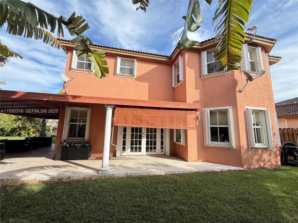 En Venta: $865,000 (4 camas, 3 baños, 3330 Pies cuadrados)