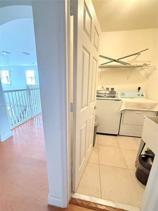 En Venta: $865,000 (4 camas, 3 baños, 3330 Pies cuadrados)