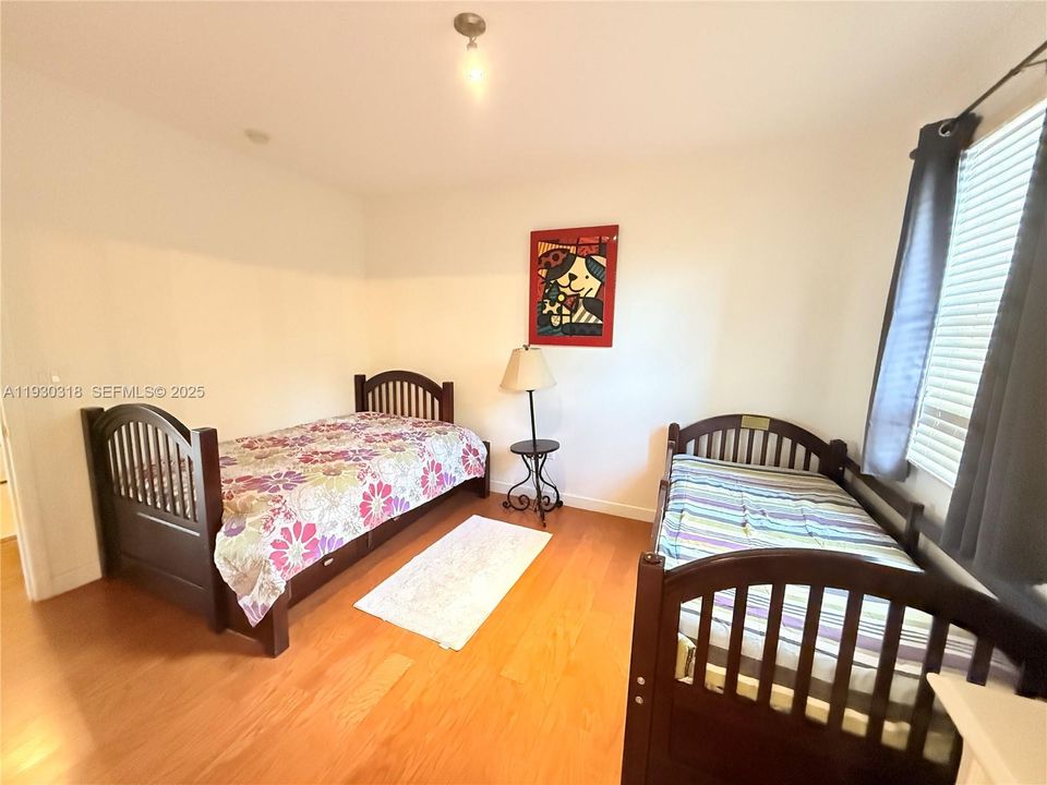 En Venta: $865,000 (4 camas, 3 baños, 3330 Pies cuadrados)