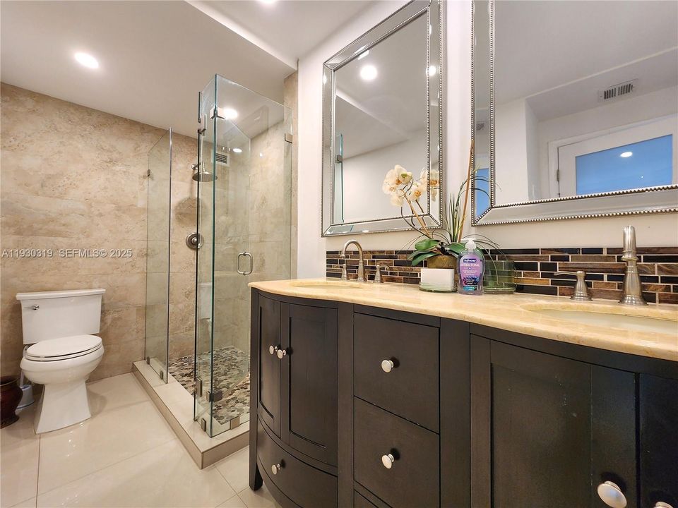 For Sale: $610,000 (2 beds, 2 baths, 1160 Square Feet)