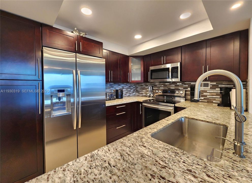 For Sale: $610,000 (2 beds, 2 baths, 1160 Square Feet)