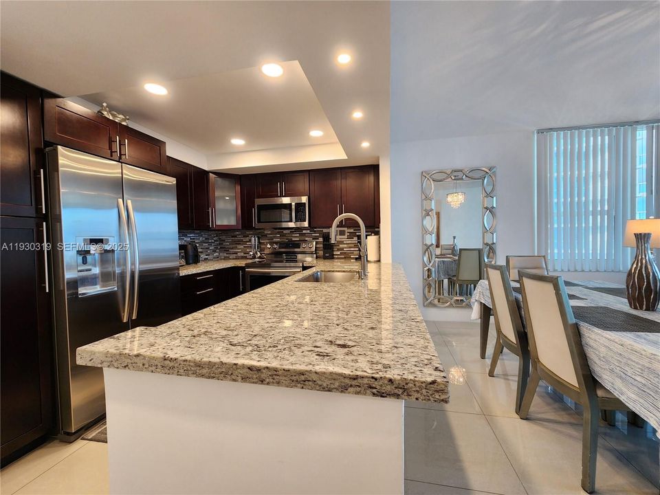 For Sale: $610,000 (2 beds, 2 baths, 1160 Square Feet)