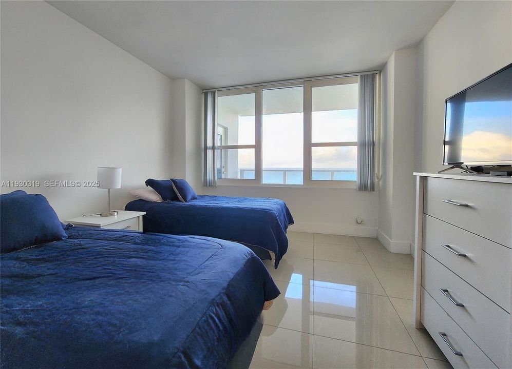 For Sale: $610,000 (2 beds, 2 baths, 1160 Square Feet)