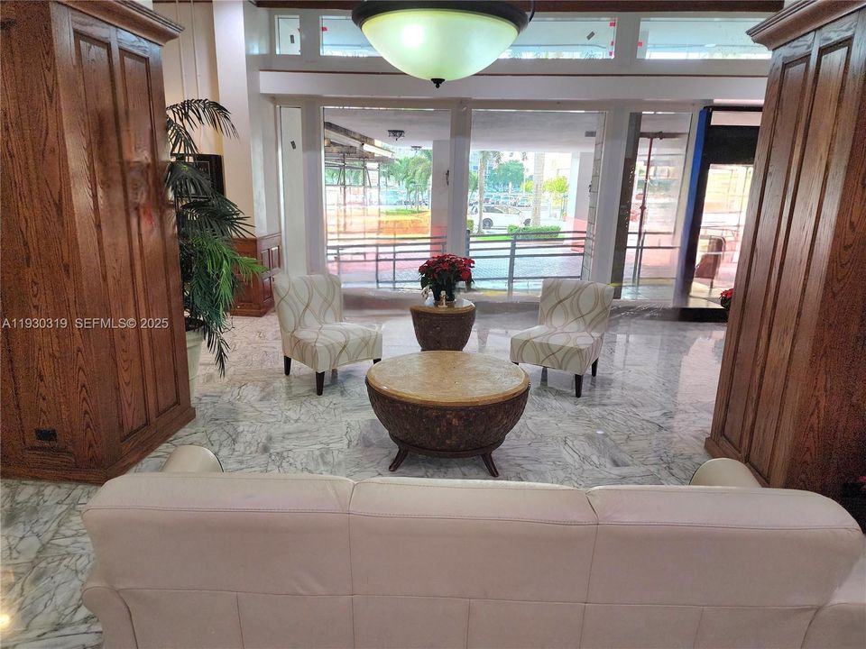 For Sale: $610,000 (2 beds, 2 baths, 1160 Square Feet)