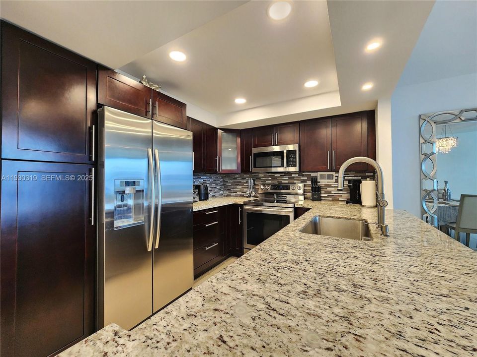 For Sale: $610,000 (2 beds, 2 baths, 1160 Square Feet)